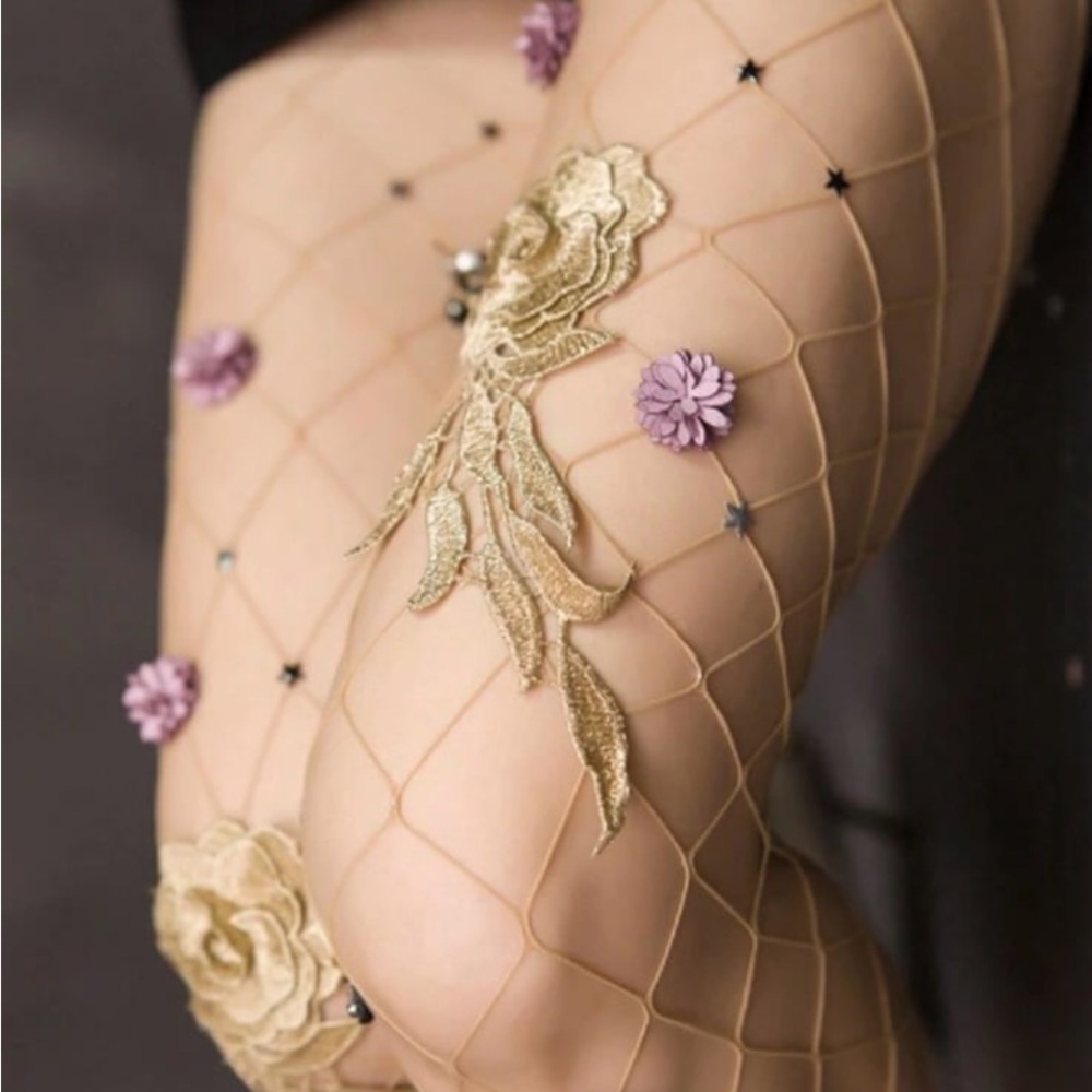 Elegant Floral Embellished Tights - Picture 2 of 6